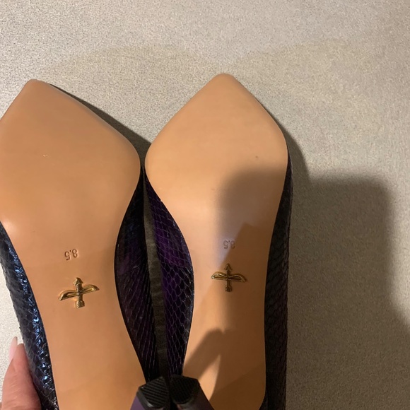 NWOB Pour la Victoire Purple Snakeprint Leather Pumps sz 8.5 M - Picture 6 of 7